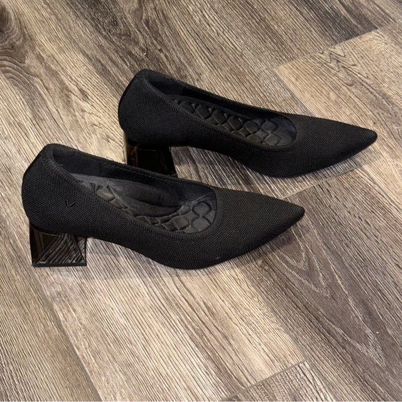 Vivaia Pointed-Toe Block Heel (Aria Block Heels) - Picture 4 of 12